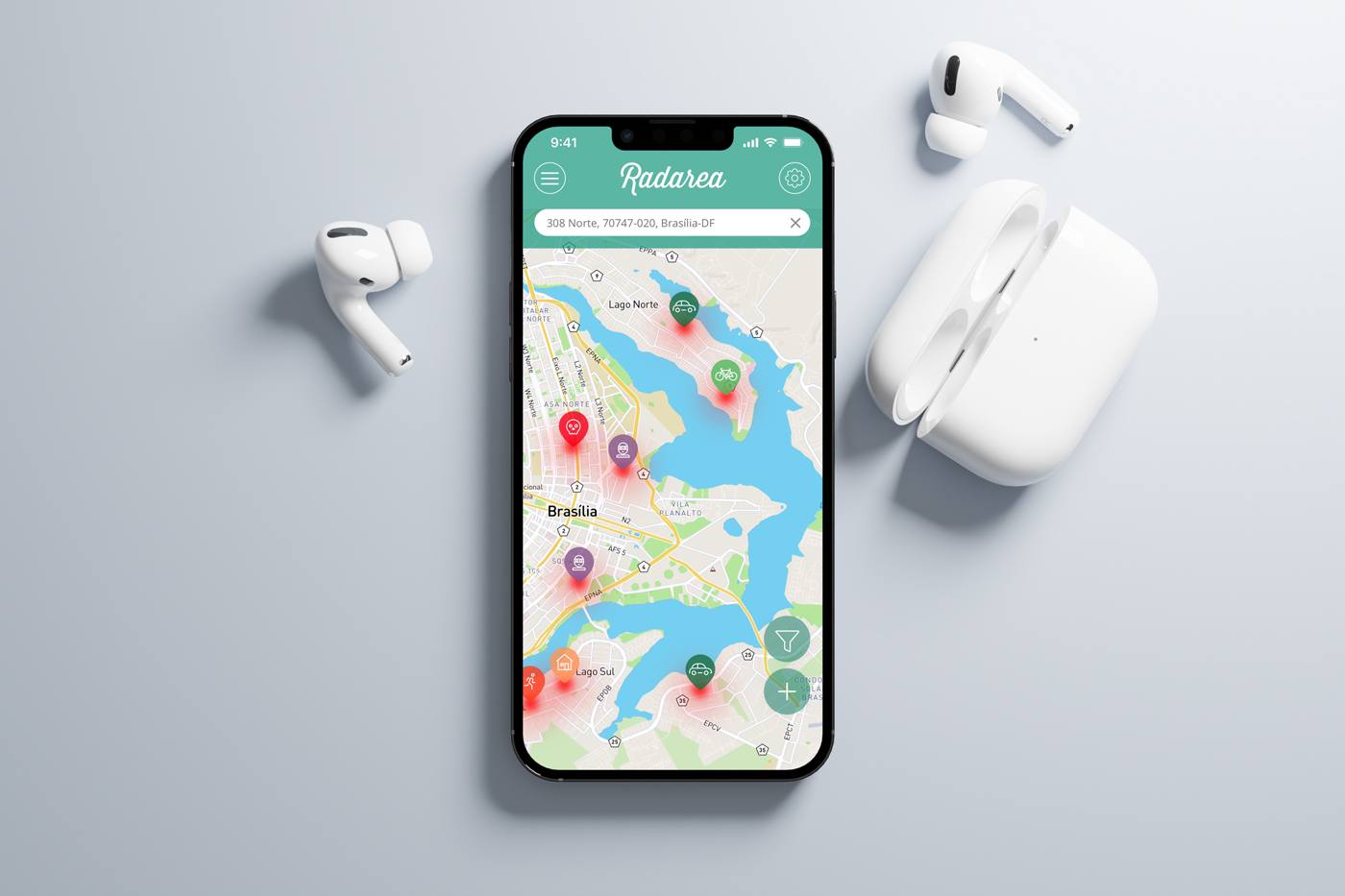 The Radarea app on a phone: a map of Brasília with color-coded pins marking different types of incidents
