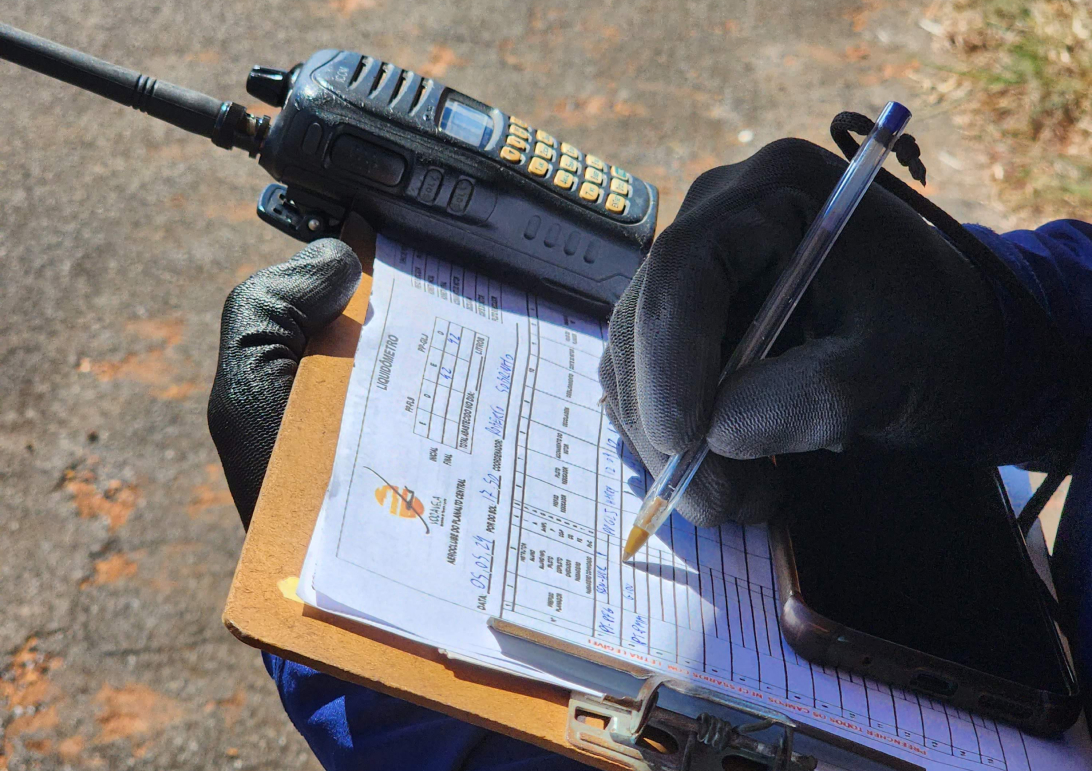 Coordinator filling in flight data by hand next to the runway, a second view